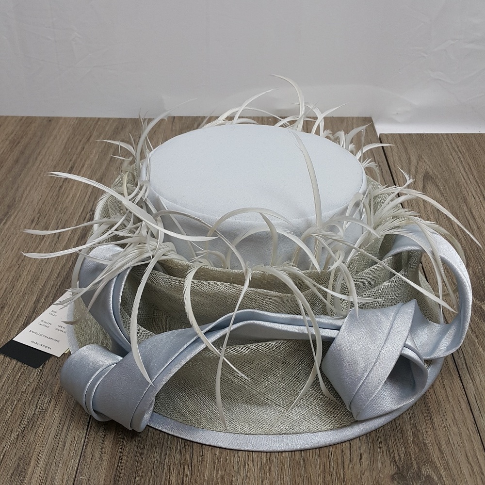 NWT Elite Champagne light blue hat with feather‎